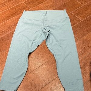 NWOT lululemon Seafoam Capri Leggings